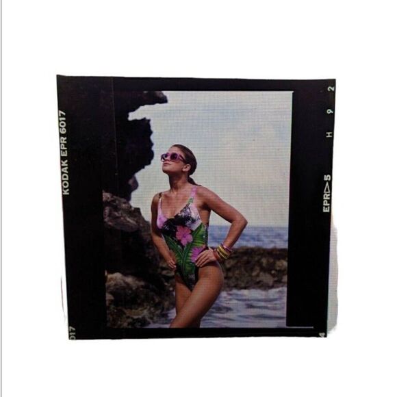 Kathy Ireland‎ Photo Slide Swimsuit Model Catalog Production Picture (F1) - Picture 1 of 1